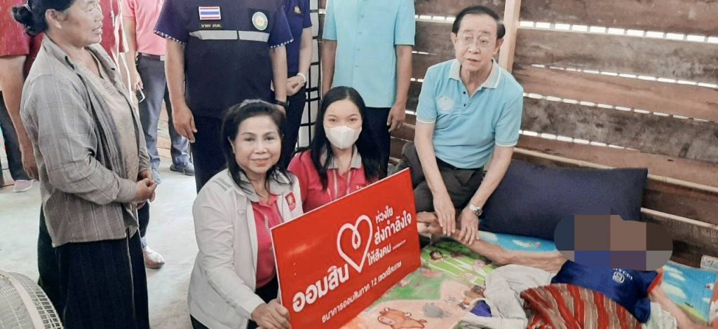 อาคม รมว.คลัง 